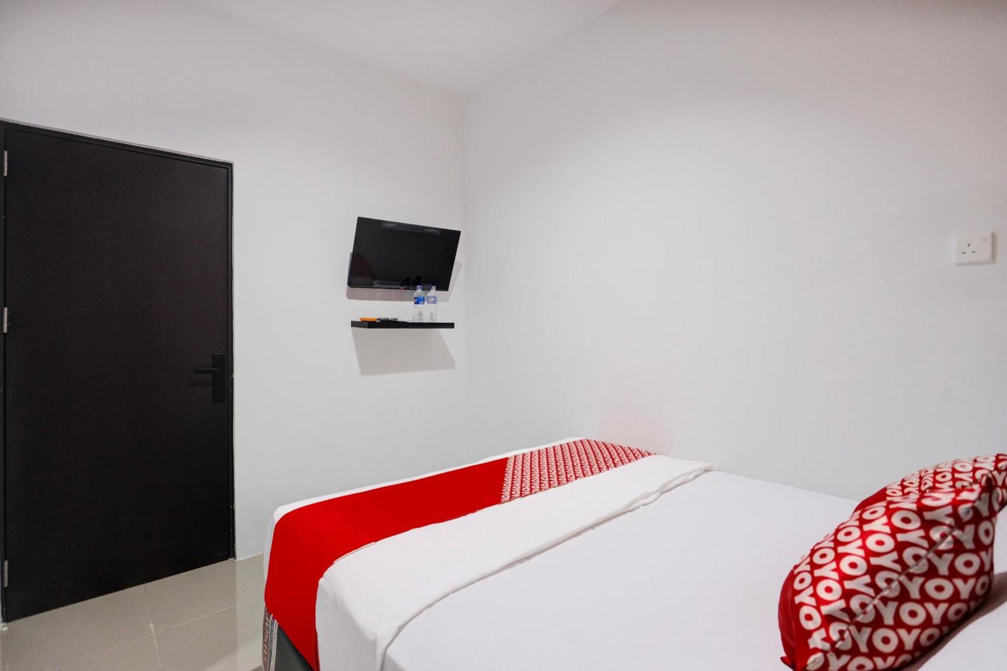Super Oyo Capital O 93076 Batam Backpacker Guesthouse 2 Pembunuh Exterior photo